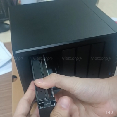 Synology_DS1525+_000142 (2).jpg