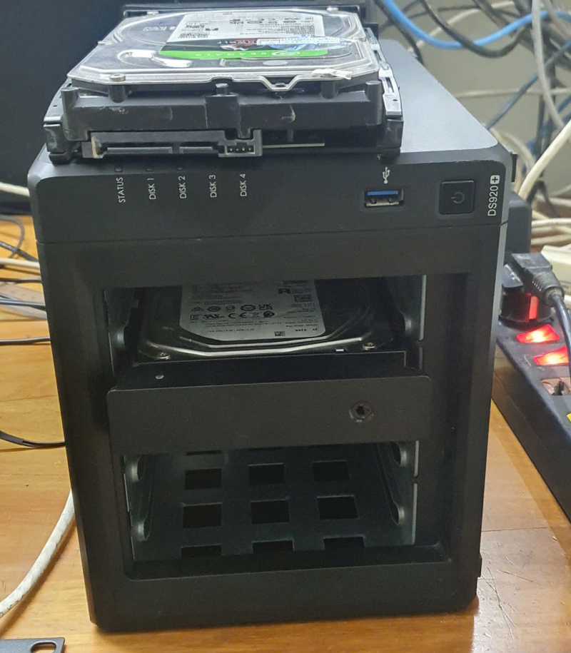 thiet_bi_nas_ds920+_khach_hang_bao_loi (2).png