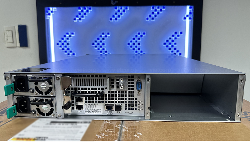 Tren_tay_NAS_Synology_UC3200-12.png
