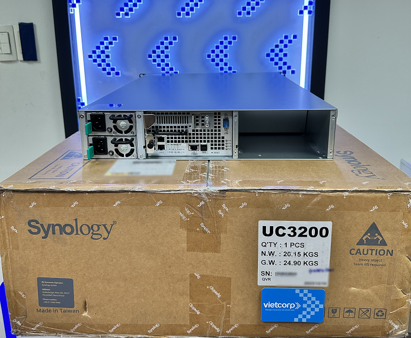 Tren_tay_NAS_Synology_UC3200-5.png