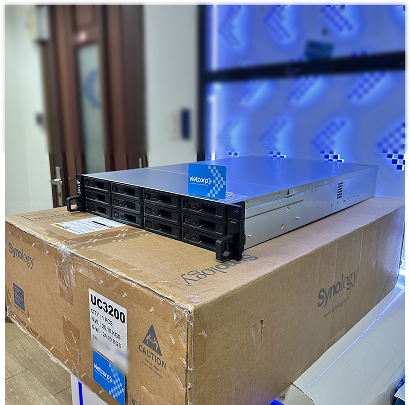 Tren_tay_NAS_Synology_UC3200-8.png