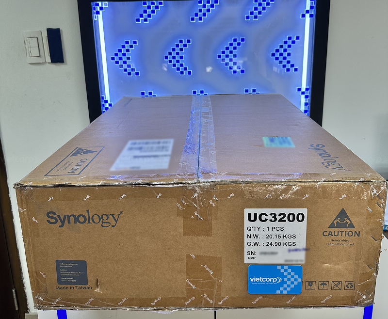 Tren_tay_NAS_Synology_UC3200.png