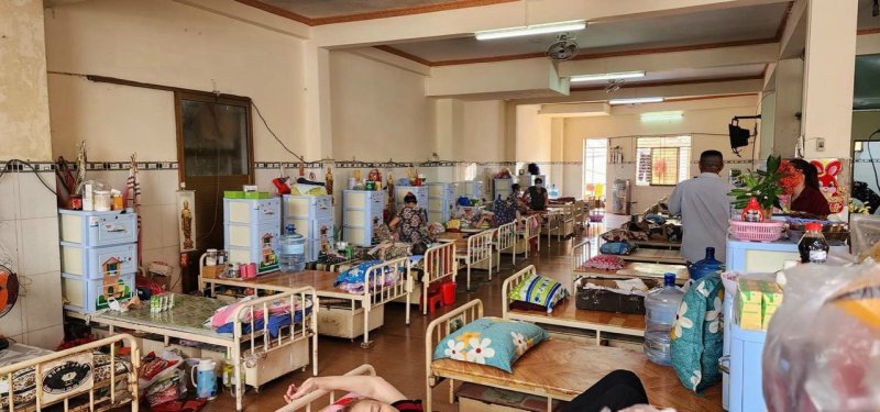 vietcorp-chia-se-yeu-thuong-cung-cac-cu-gia-neo-don-tai-chua-lam-quang (6).jpg