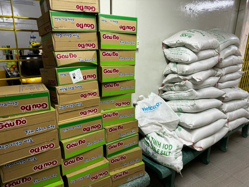 vietcorp-chia-se-yeu-thuong-cung-cac-cu-gia-neo-don-tai-chua-lam-quang (8).jpg