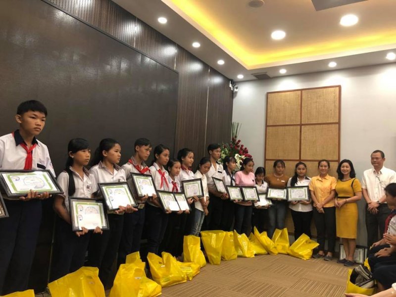 vietcorp-dong-hanh-cung-quy-hoc-bong-chap-canh-nhung-uoc-mo-canum-2018 (4).jpg