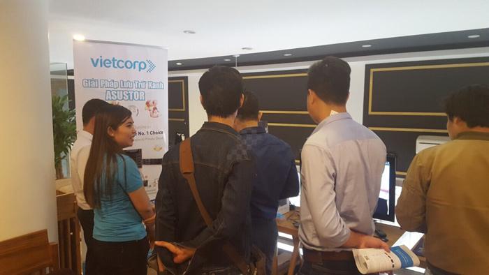 vietcorp-ictshow-hcm-170928-1.jpg