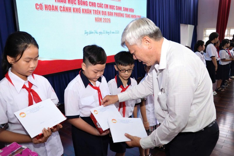 Vietcorp_chung_tay_cung_phuong_tang_nhon_phu_chap_canh_hoc_sinh_ngheo_vuot_kho (5).jpg