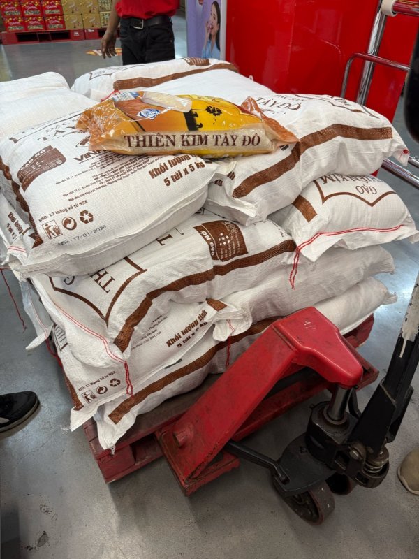 vietcorp_quyen_gop_gao_lan_toa_yeu_thuong_mung_nam_moi_2026 (2).jpg