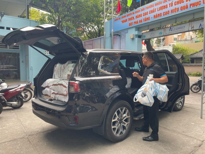 vietcorp_quyen_gop_gao_lan_toa_yeu_thuong_mung_nam_moi_2026 (6).jpg