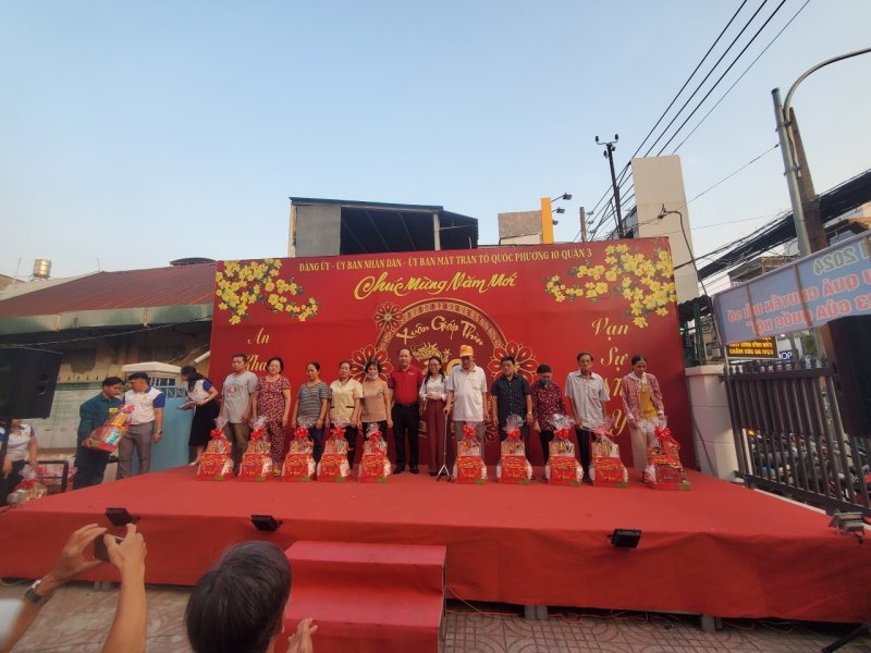 vietcorp_quyen_gop_gao_mung_nam_moi_2024 (1).jpg