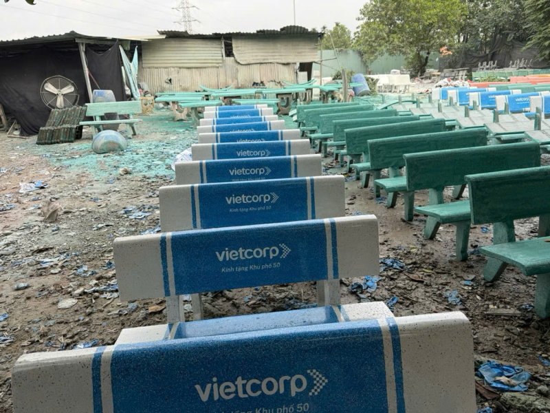 Vietcorp_quyen_gop_ghe_da_danh_tang_khu_pho_50_ho_chi_minh (1).jpg