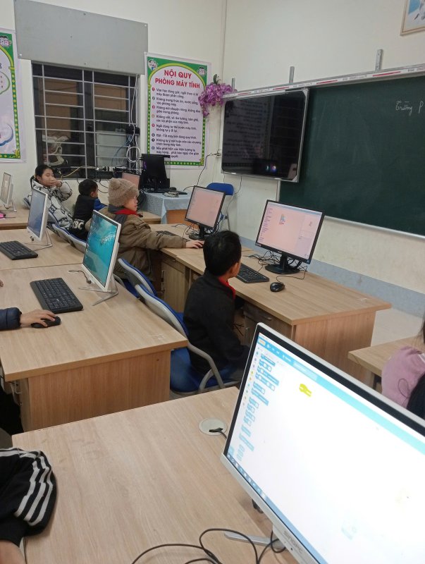 Vietcorp_tai_tro_may_tinh_vcloudpoint_cho_hoc_sinh_truong_PTDTBT_tieu_hoc_du_tien (12).jpg