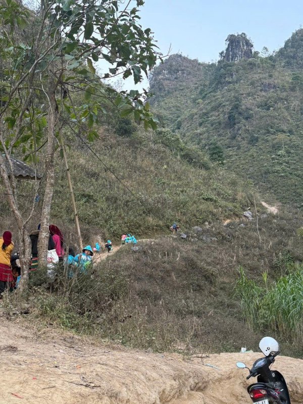 Vietcorp_tai_tro_may_tinh_vcloudpoint_cho_hoc_sinh_truong_PTDTBT_tieu_hoc_du_tien (2).jpg