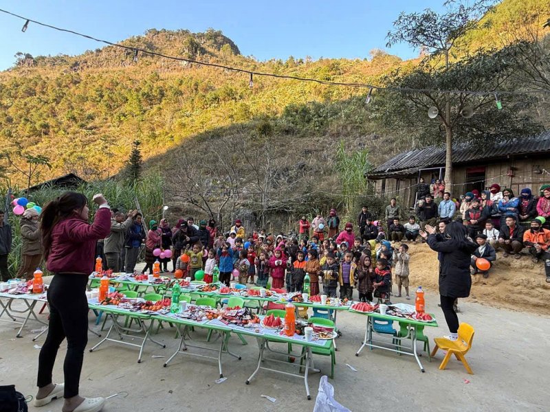 Vietcorp_tai_tro_may_tinh_vcloudpoint_cho_hoc_sinh_truong_PTDTBT_tieu_hoc_du_tien (3).jpg