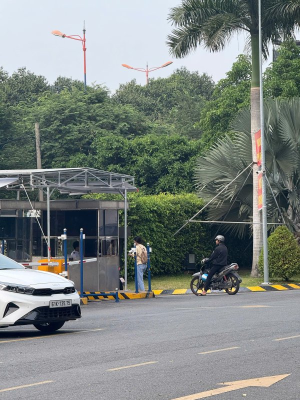 vietcorp_trao_tang_xe_may_cho_hoc_sinh_ngheo_vuot_kho (1).jpg