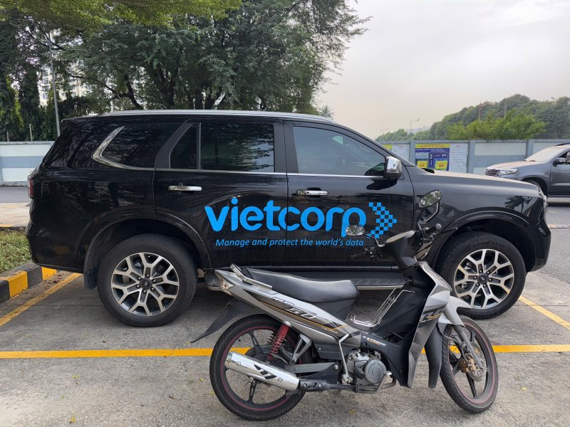 vietcorp_trao_tang_xe_may_cho_hoc_sinh_ngheo_vuot_kho (2).jpg