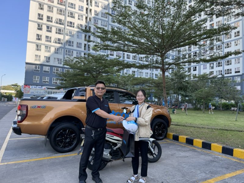 Vietcorp trao tặng xe máy cho sinh viên nghèo vượt khó