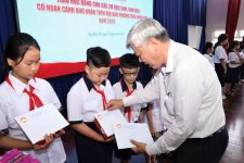 Vietcorp_chung_tay_cung_phuong_tang_nhon_phu_chap_canh_hoc_sinh_ngheo_vuot_kho (5).jpg