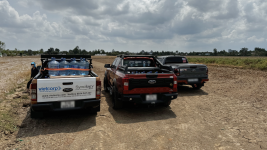 vietcorp_trao_tang_nuoc_cho_ba_con_tien_giang (1).png