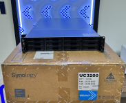 Tren_tay_NAS_Synology_UC3200-2.png
